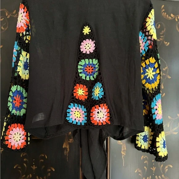 ELAN Black Crochet Floral Women's Top - Picture 2 of 6